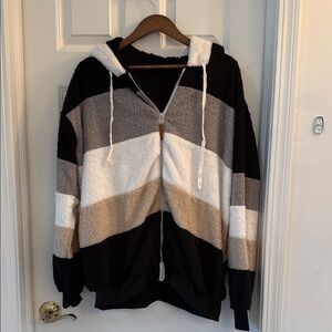 Women's Black and Gray Zip-Up Sweater